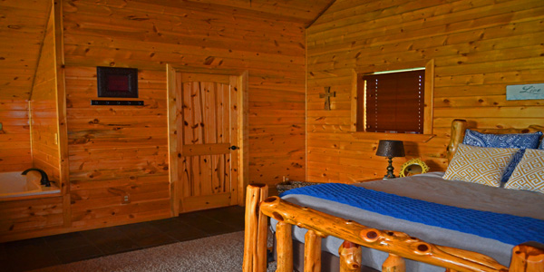 bed upstairs - with tub rs